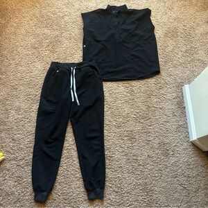 Black figs SET size small Zamora jogger and Rafaela top scrubs